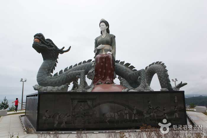 Statue de Mme Hunhwa Park - Samcheok, Gangwon, Corée du Sud (https://codecorea.github.io)