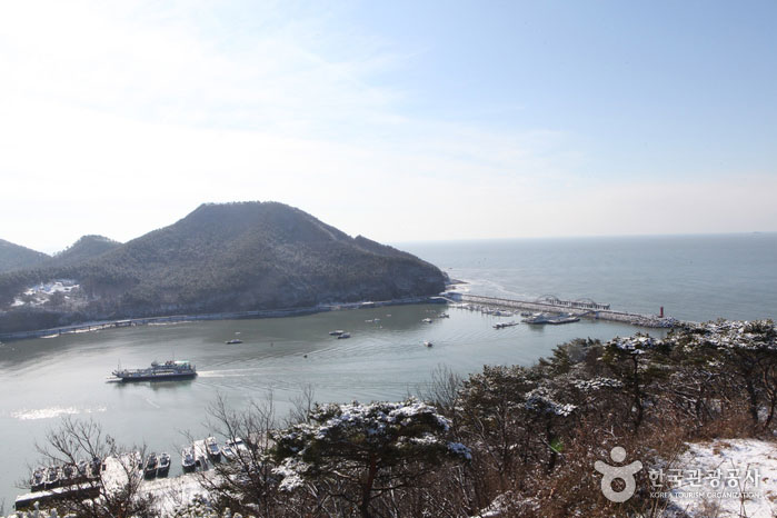 Puerto Gyeokpo, visto desde la parte superior de Chicken Ebon (85m) - Buan-gun, Jeonbuk, Corea (https://codecorea.github.io)