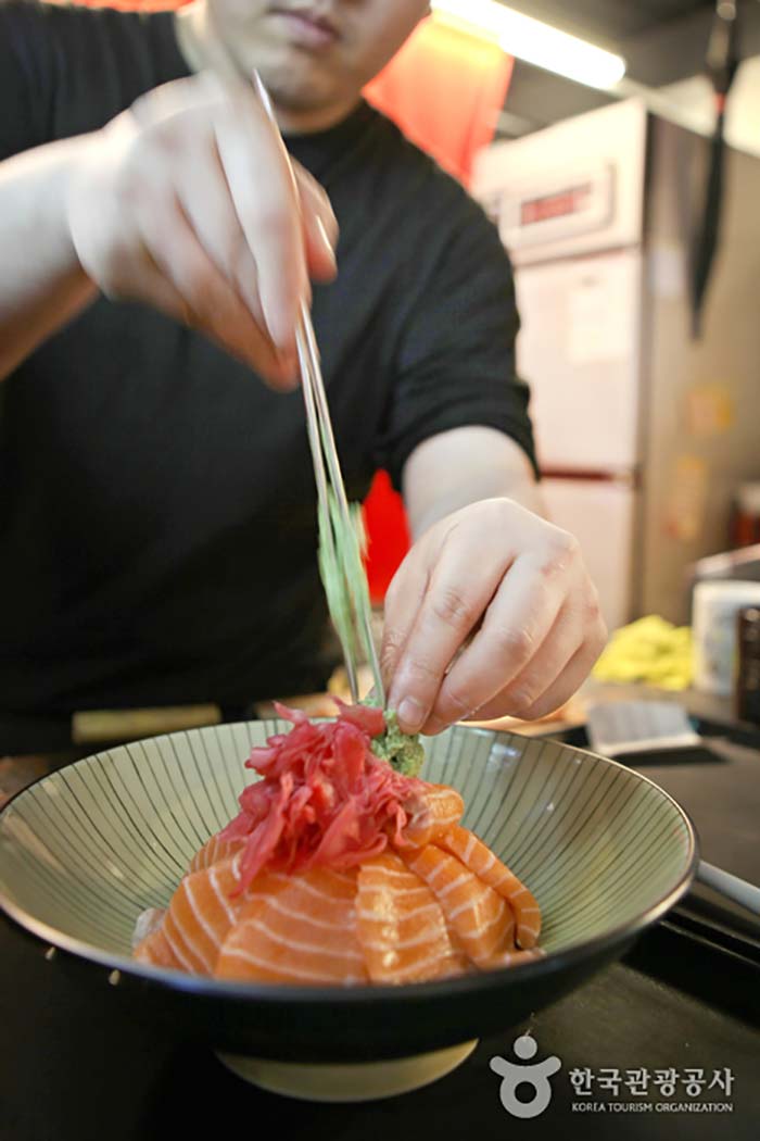 Саке со свежим лососем - Сунчхон, Чоннам, Корея (https://codecorea.github.io)