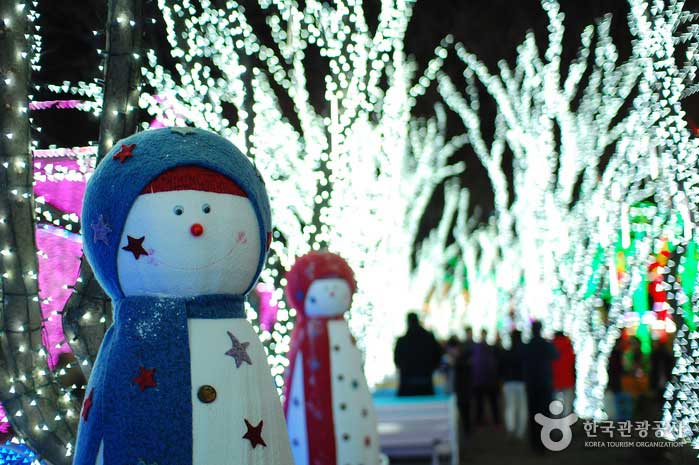 Snowman in Qingdao Provence - Cheongdo-gun, Gyeongbuk, South Korea (https://codecorea.github.io)