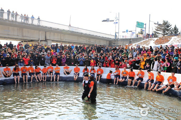 Défi des gens courageux, Sancheon à mains nues - Hwacheon-gun, Gangwon-do, Corée (https://codecorea.github.io)