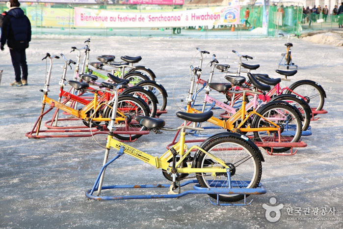 Paseo en bicicleta sobre hielo - Hwacheon-gun, Gangwon-do, Corea (https://codecorea.github.io)