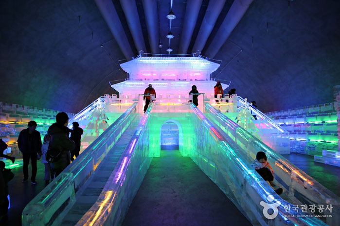 Крупнейшая крытая площадь ледяной скульптуры в Корее - Hwacheon-gun, Канвондо, Корея (https://codecorea.github.io)