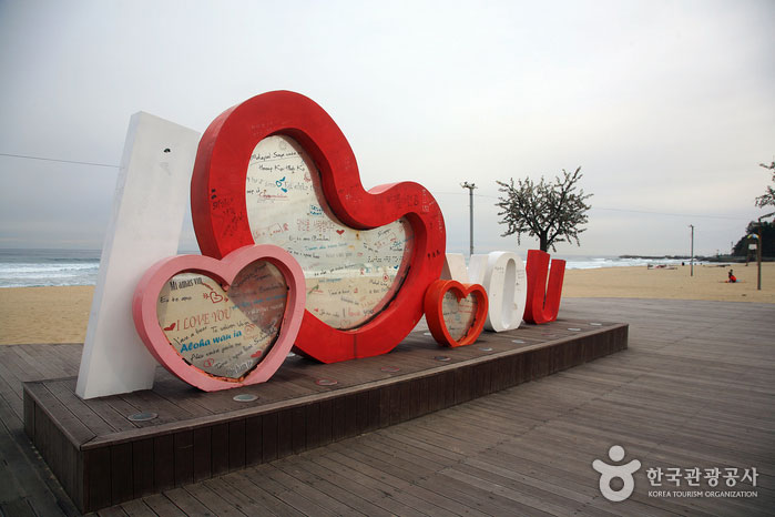 Sculpture de la plage de Samcheok - Samcheok, Gangwon, Corée du Sud (https://codecorea.github.io)